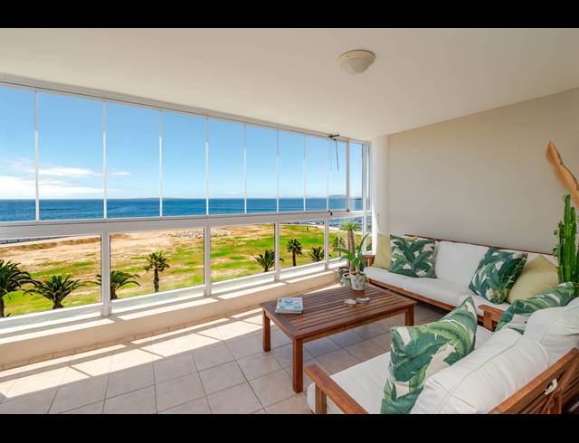 3 BEDROOM APARTMENT FOR SALE IN MOUILLE POINT
